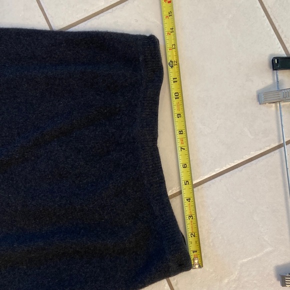 Genuine Cashmere Cropped Pants - Picture 11 of 15